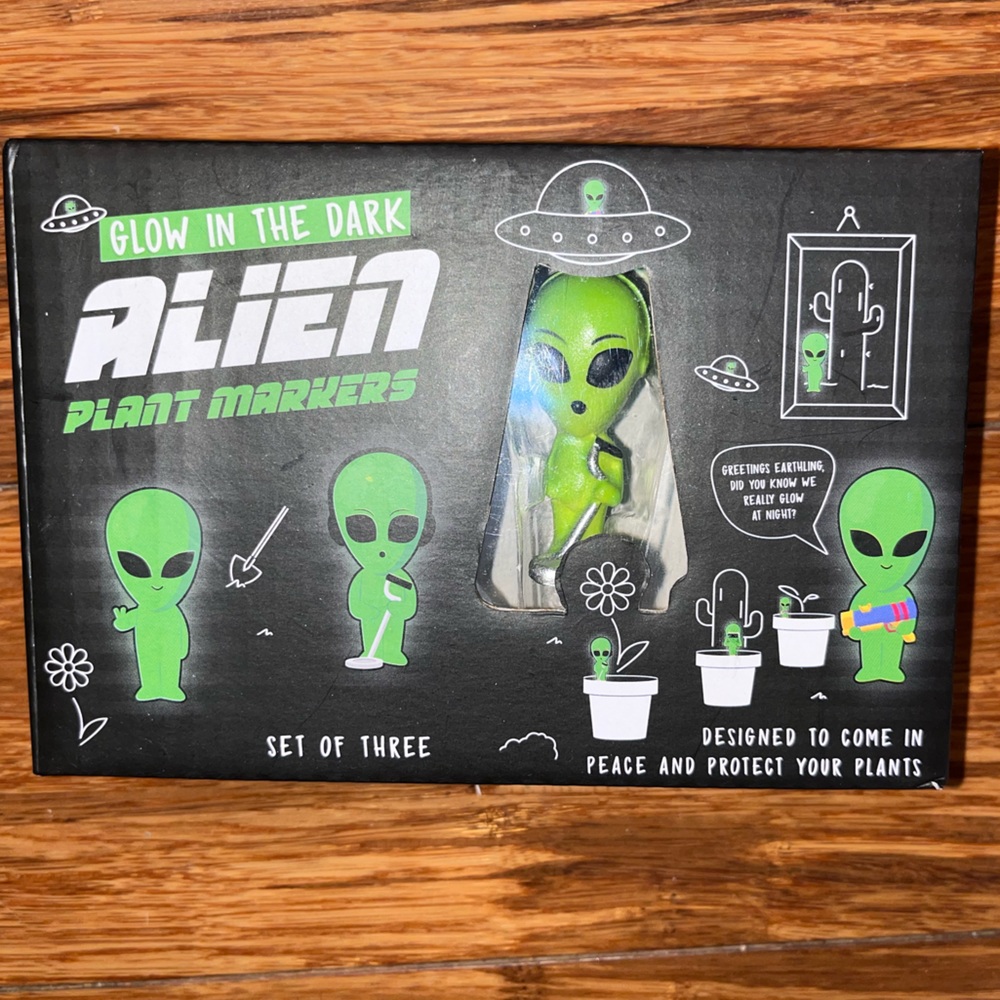 Urban Outfitters Glow In The Dark Alien Plant Markers NIB NWT Last One
